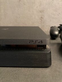 PlayStation 4 Slim + 2 ovládače - 2