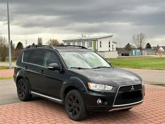 Mitsubishi Outlander 2.4 benzin 4x4 r.v 2011 7miestne - 2