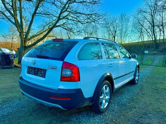 Škoda Octavia Scout 2.0 TDI TAŽNĚ VÝHŘEV XENONY SENZORY - 2