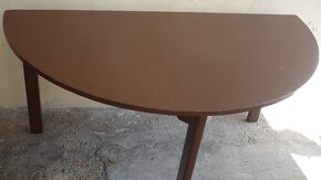 Stôl polgulatý drevený - 2