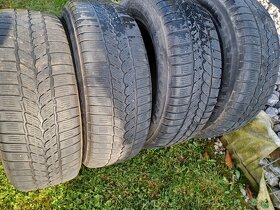 Predam zimne pneumatiky  215/65r15c - 2