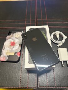 iPhone X 64GB, - 2