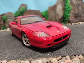 Prodám model 1:18 Ferrari 575MM - 2