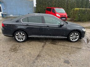 Volkswagen Passat 2.0 TDI 140kW Highline 4MOTION DSG - 2