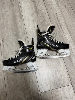 CCM SUPER TACKS AS1 hokejové korčule SR 9 EE - 2