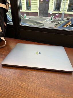 MacBook Pro, 16-palcov, 2019 - 2