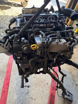 Motor 1.6tdi 77kw CHL octavia 3 - 2