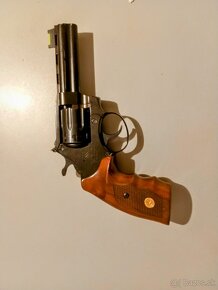 Revolver 4"Alfa Holek kal.22lr.model241. - 2