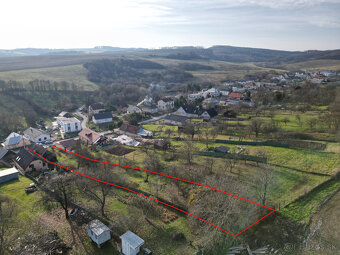 Na predaj pozemok 1448 m2 so starým rodinným domom, Olšovany - 2