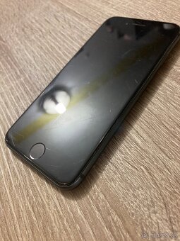 iPhone 8 / 128GB Dobrý stav - 2