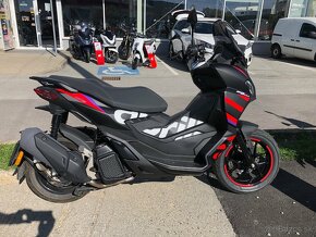 APRILIA SR GT 125 ABS E5 REPLICA - zľava 600 € - 2