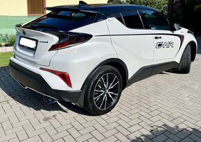 Toyota C-hr,1,8 hybrid,Selection v koži,E-cvt automat - 2