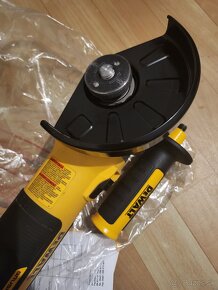 Uhlová karbobrúska 125mm DeWalt DWE 4357 - 2