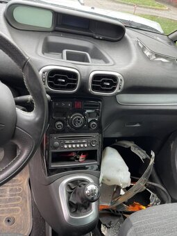 na náhradné diely Citroen C3 Picasso 1.6 HDI 16V - 2