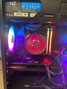 Ryzen 7 5800X / 16GB RAM / Radeon RX 7600 - 2