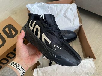 Adidas Yeezy 700 - 2