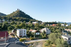 Pozemok s nádherným výhľadom na Slanský hrad v obci Slanec - 2