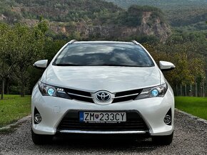 Predám Toyota Auris Hybrid touring sports 1.8i 82000km - 2