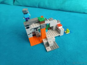 Lego Minecraft 21141 - 2