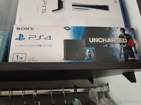 PS4 konzola 1TB + hry - 2