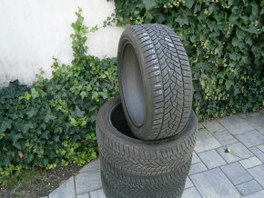 Predám 4x zimné pneu Goodyear 225/45 R18 95VXL - 2