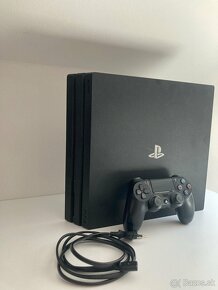 PS4 pro 1TB - s príslušenstvom - 2