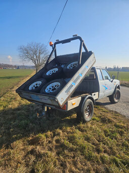 Nissan Datsun pick-up 1984  4x4 sklapač - 2