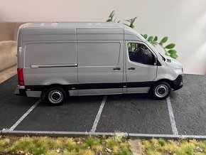 1:18 Mercedes-Benz SPRINTER (2018) - Šedá - NOREV - 2