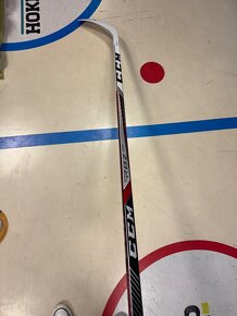 UPLNE NOVA PRAVACKA INTERMEDIET HOKEJKA CCM RBZ 270 - 2