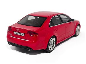 2005 Audi RS4 B7 4.2 FSI 1:18 Otto Mobile - 2