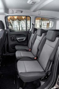 Na prenájom 9-miestna dodávka Toyota Proace Shuttle. - 2