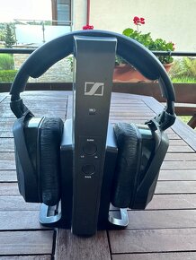 Bezdrôtové slúchadlá Sennheiser HDR 175 s nabíjacou stanicou - 2