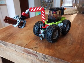 Predám LEGO lesný traktor 60181 - 2