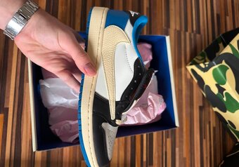 Jordan 1 fragment Travis Scott - 2