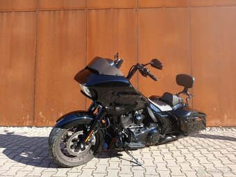 Harley-Davidson Road Glide ST - 2