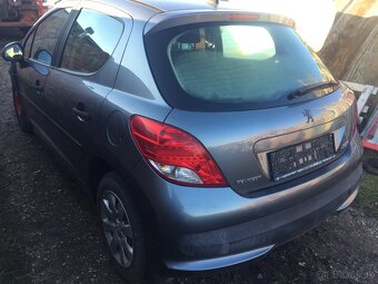 PEUGEOT 207 1.4 i - 2