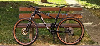 Celoodpružený Kross earth pro - Maxxis Rekon race 29×2,40 - 2