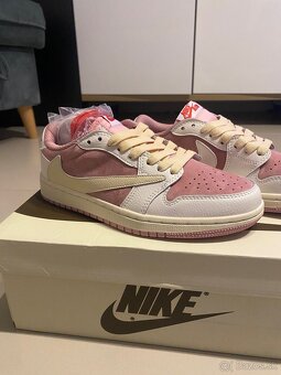 Jordan 1 Travis Scott Shy Pink - 2