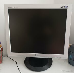 LCD monitor zn. LG Flatron - 2