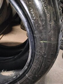 Predám 2 ks zimných pneu Hankook 235/55 r19 - 2