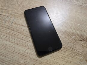 Iphone 7 256gb v horsom stave ma skrabanceky na tele aj disp - 2