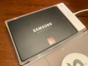 SAMSUNG V-NAND SSD 860 PRO 2TB - 2