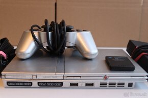 PlayStation 2 Slim silver edition + ovládač a kabeláž +8MB - 2