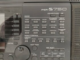 YAMAHA PSR S750 na diely - 2