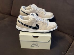 8.5 US / 42 EU - Nike SB Dunk Low x Albino & Preto - 2