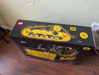 LEGO Technic: Buldozer ovládaný aplikací Cat D11 (42131) - 2