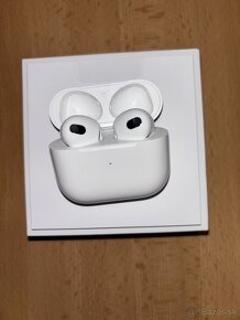 Apple AirPods 3. generácie s lightning nabíjacím puzdrom - 2