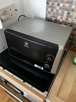 Mikrovlnná rúra Electrolux s grilom (1000 W) - 2