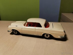 ZLAVA Corgi toys Mercedes 220 coupe - 2