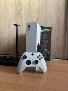 Xbox Series S + ovládač + 4v1 chladič (+batérie) - 2